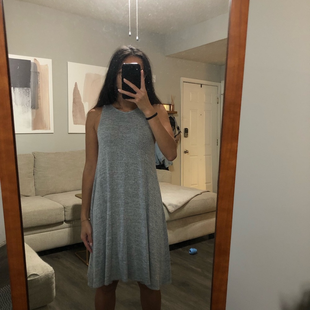 Aritizia Wilfred Free grey sleeveless midi dress